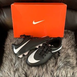 Brand new Nike kid’s unisex cleats